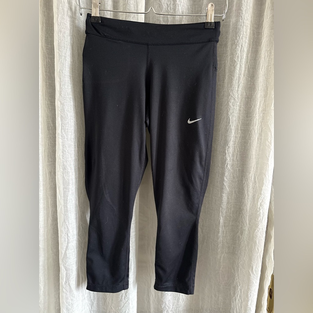 Nike Dri-Fit Black Active Capri Leggings with Pockets Women's size XS
